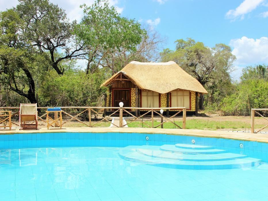 Отель Africa Safari Camp Mloka Экстерьер фото