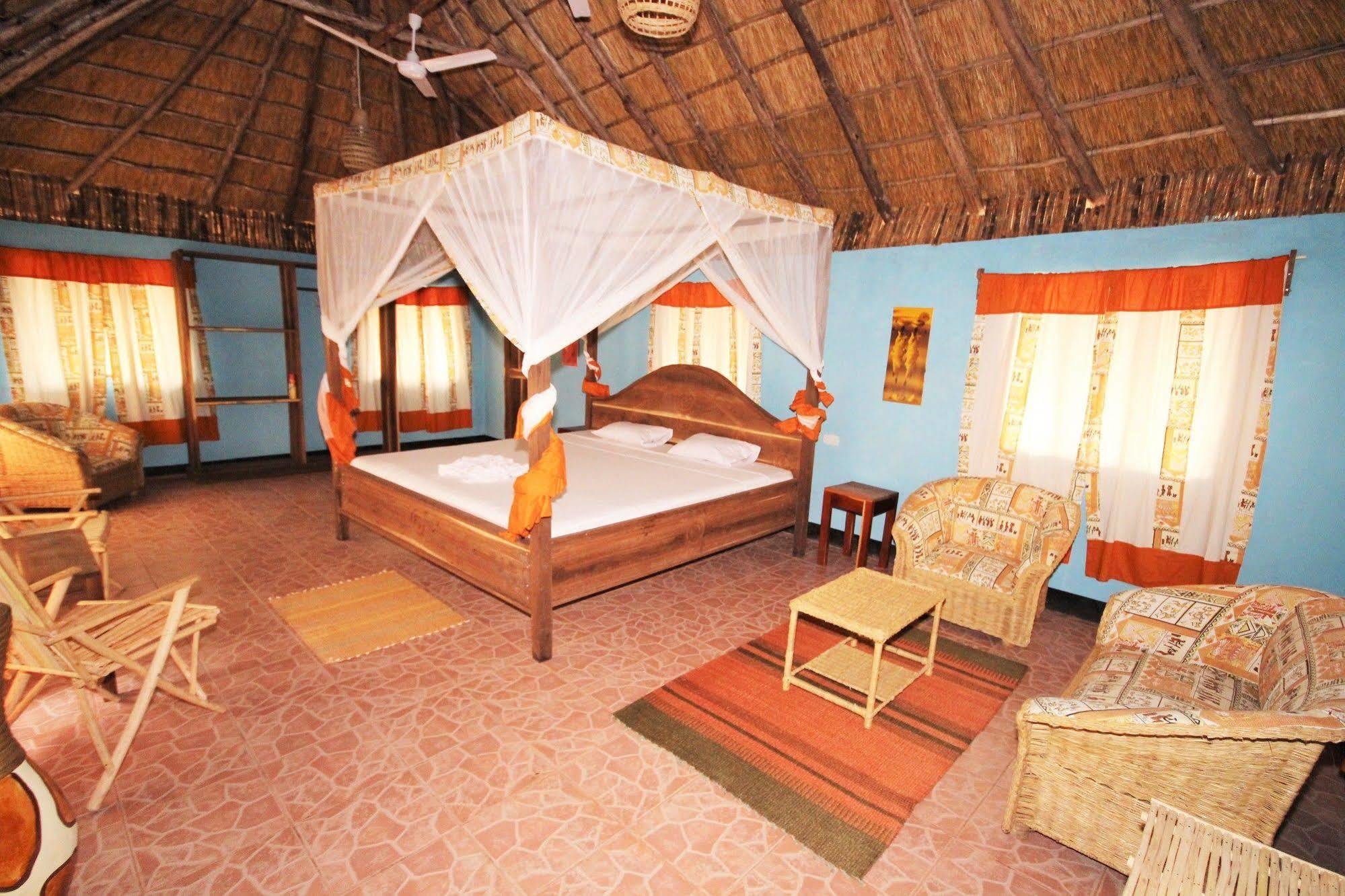 Отель Africa Safari Camp Mloka Экстерьер фото