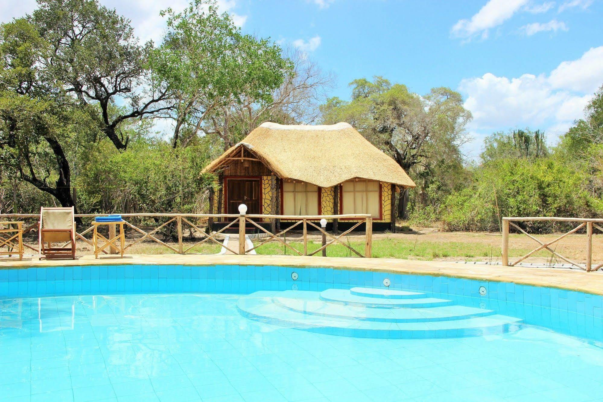 Отель Africa Safari Camp Mloka Экстерьер фото