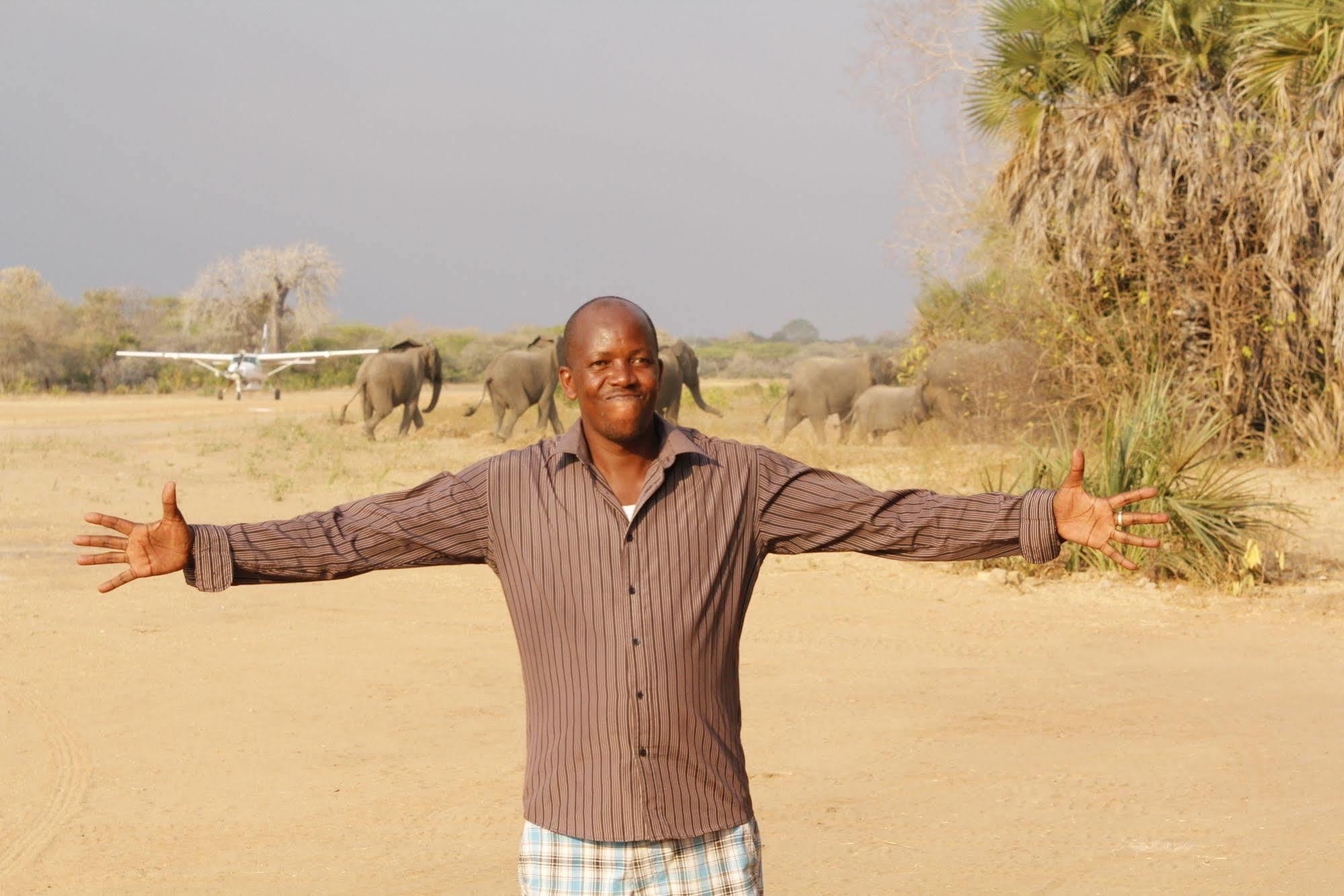 Отель Africa Safari Camp Mloka Экстерьер фото